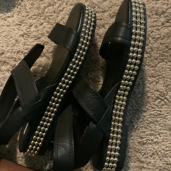 Too small - Picture 2 of 3